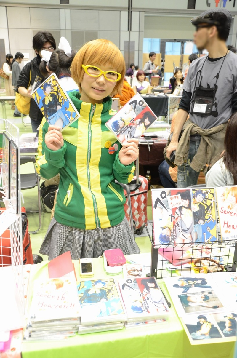Illustration for article titled Buy Photos of Bikini Cosplayers from Cosplayers in Bikinis